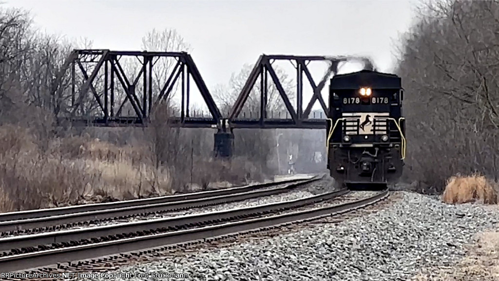 NS 8178 stares at the Wheeling bridge.